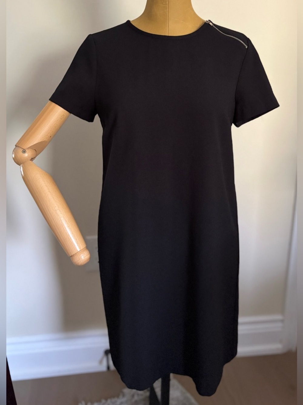 ZARA BASIC Black Short-Sleeve Mini Shift Dress (S)